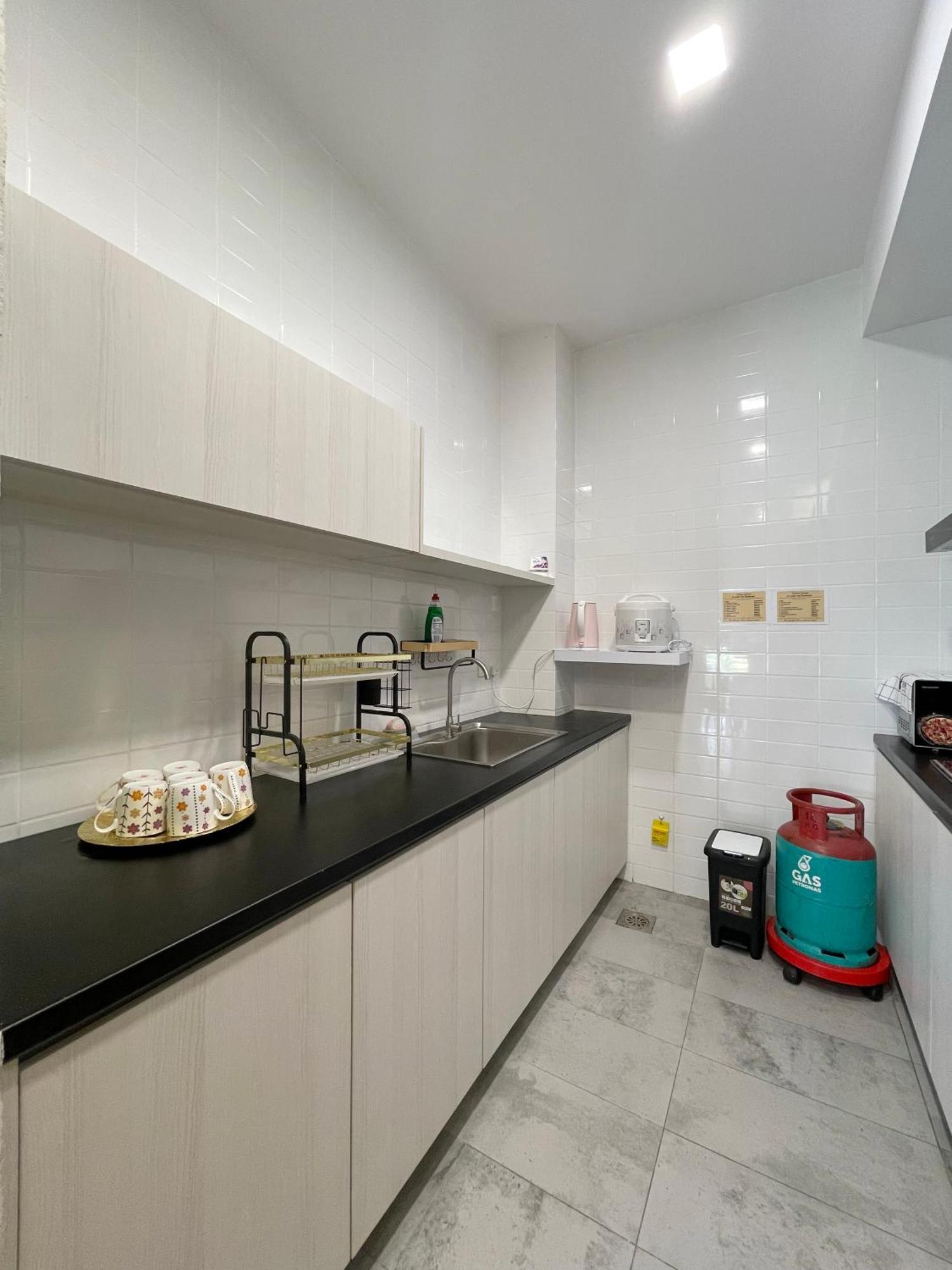 Roxy Townhouse Deluxe , 1 & 2