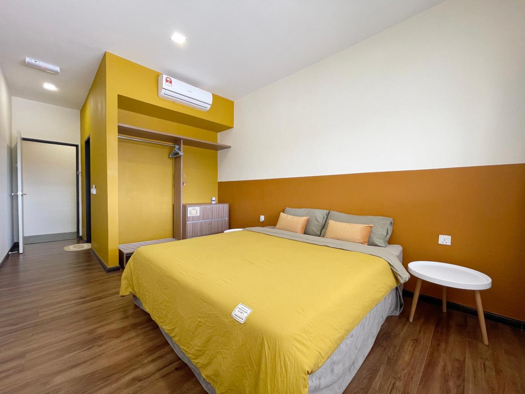 Roxy Townhouse Deluxe , 1 & 2