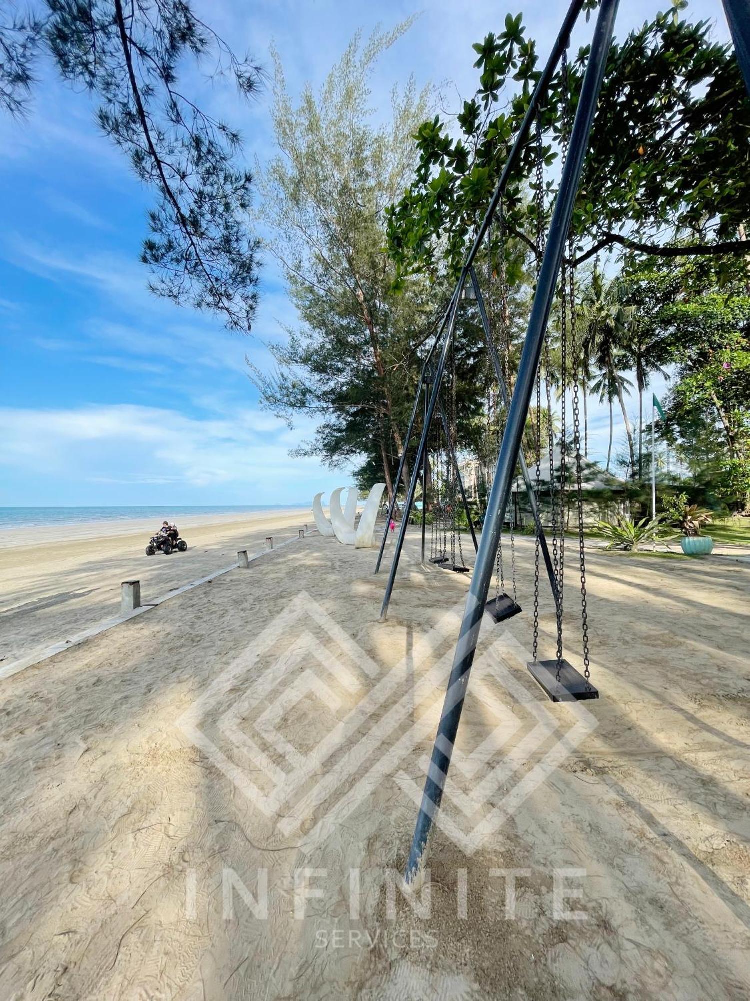 Roxy Townhouse Deluxe , 1 & 2 * Sematan
