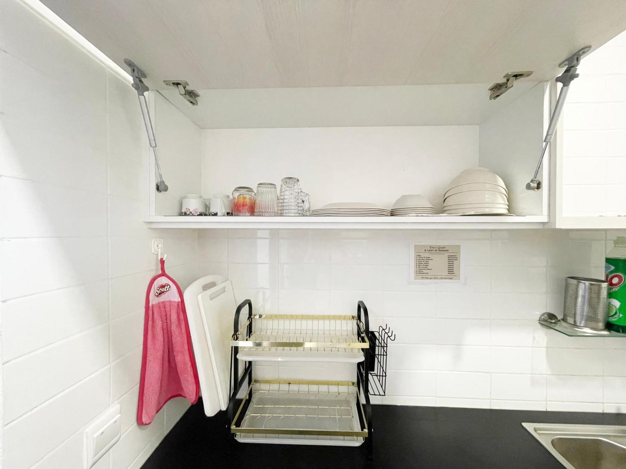 Roxy Townhouse Deluxe , 1 & 2 * Sematan